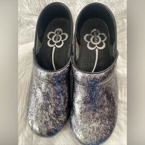 Sanita Marble Blue and Gray Clogs